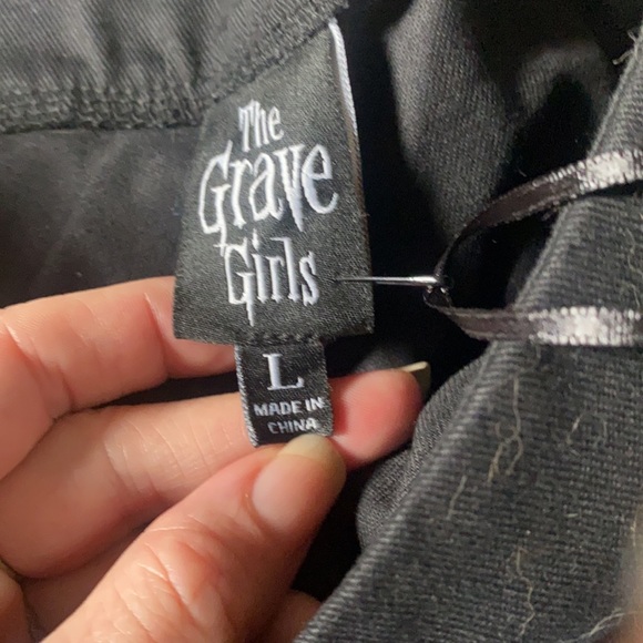 Doll kill grave girls - Picture 2 of 3